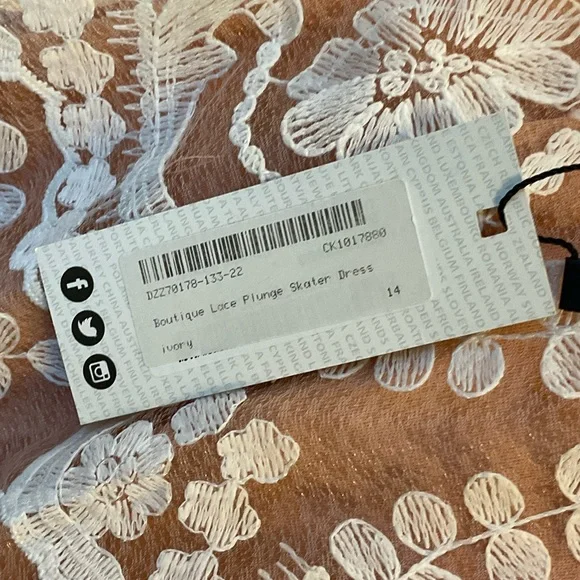 Boohoo White Lace Long Sleeve Dress - Picture 6 of 9